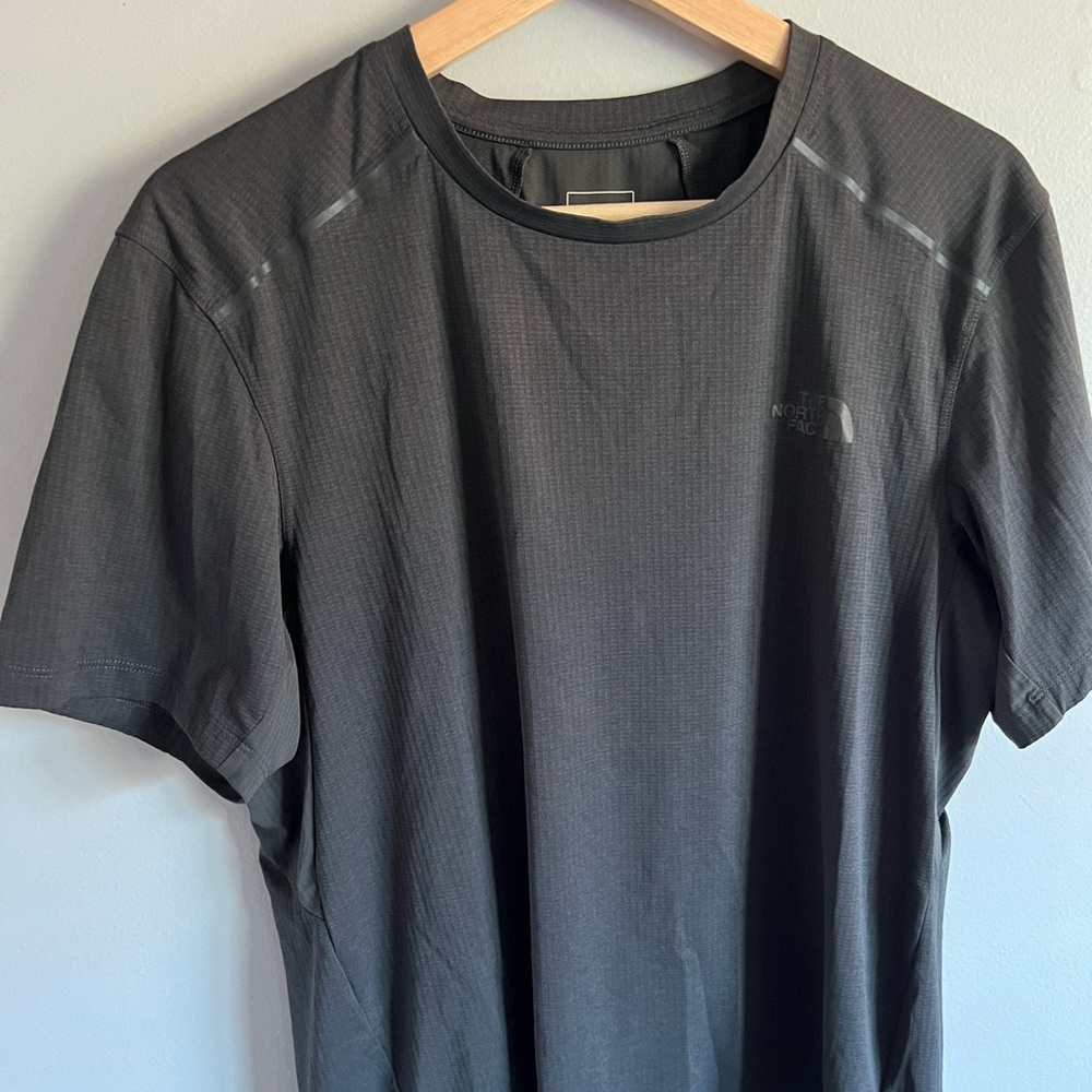Mens Medium North Face Tshirt Dark Grey